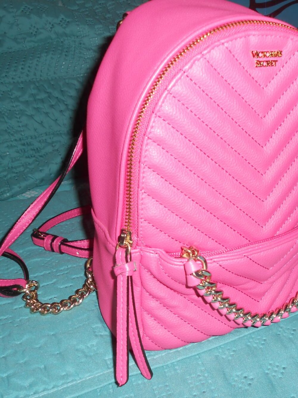 VICTORIA'S SECRET PURSE/BAGPACK PINK COLOR SMALL GREAT PRE-LOVED CONDITION - Picture 9 of 10